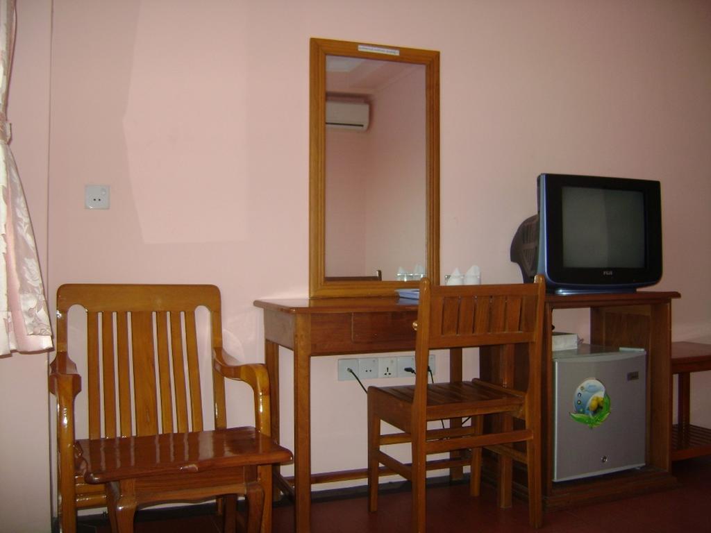 Royal Boss Hotel Янгон Екстер'єр фото