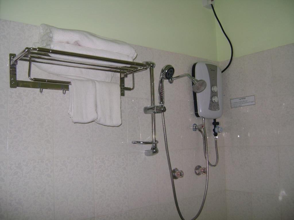 Royal Boss Hotel Янгон Номер фото